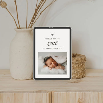 Digitaalinen vauvakortti syntymäilmoitus beige sydämellä Decopaja