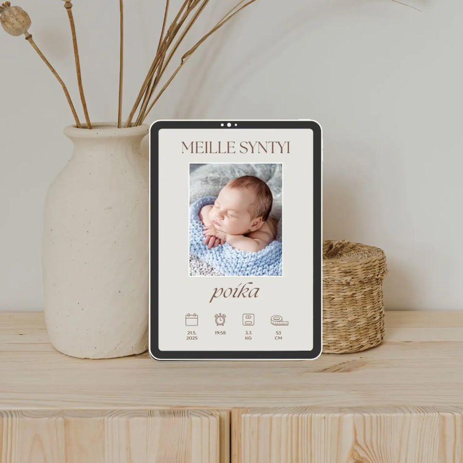 Digitaalinen vauvakortti syntymäilmoitus beige syntymätiedot Decopaja omalla kuvalla
