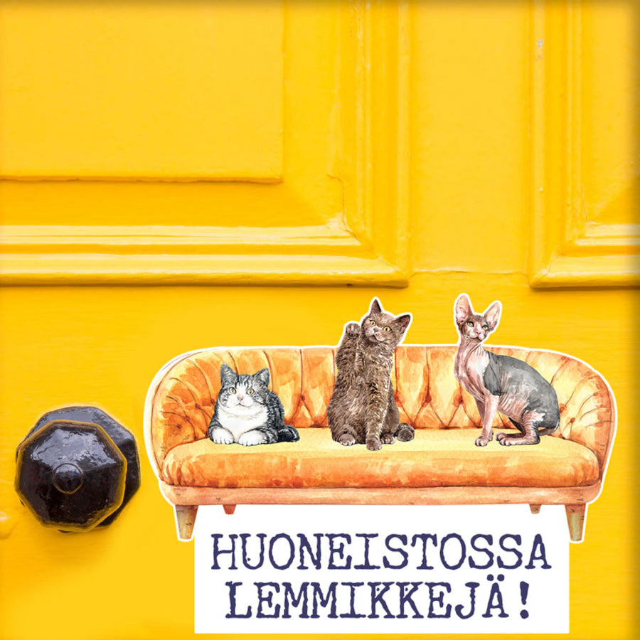HUONEISTOSSA LEMMIKKEJÄ tarra - 3 kissaa sohvalla Decopaja Decopaja.fi