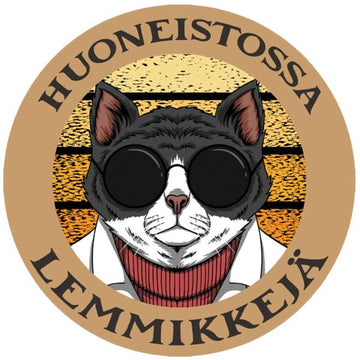 HUONEISTOSSA LEMMIKKEJÄ TARRA - harmaa valkoinen kissa Decopaja - Decopaja.fi