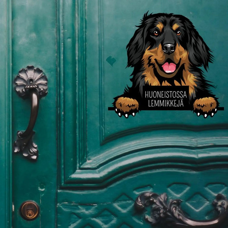 HUONEISTOSSA LEMMIKKEJÄ tarra - hovawartin kuvalla Decopaja