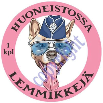 HUONEISTOSSA LEMMIKKEJÄ tarra - STAFFORDSHIRENBULLTERRIERI ja hattu Decopaja