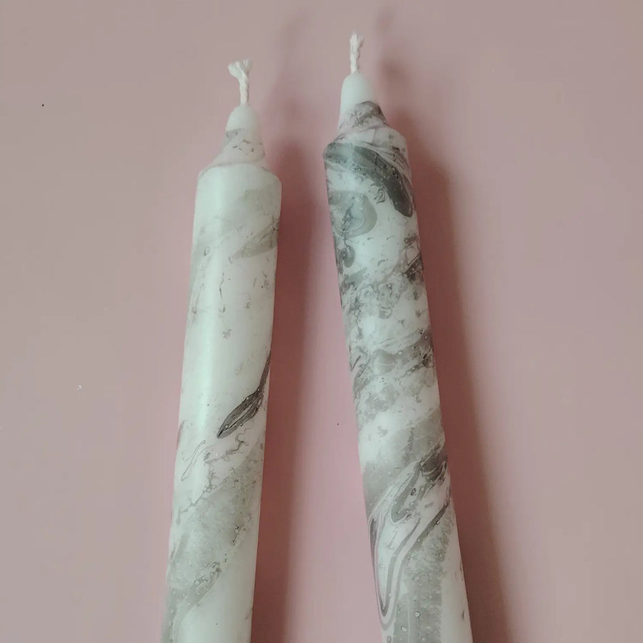 Käsinvärjätty kruunukynttilä musta marmori Decopaja