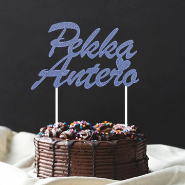 Kakkukoriste omalla nimellä 2 riviä fontti 5 Decopaja Nimikoriste ristiäisiin