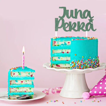 Kakkukoriste omalla nimellä 2 riviä fontti 7 Decopaja ristiäisiin