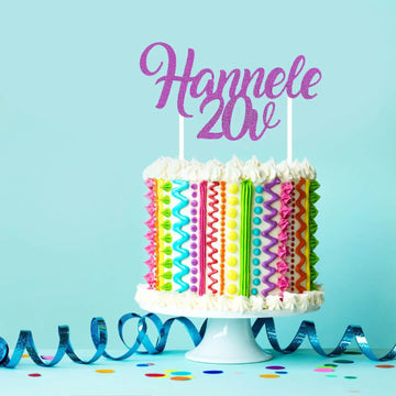 Kakkukoriste omalla nimellä 2 riviä fontti Decopaja Nimi kakkuun