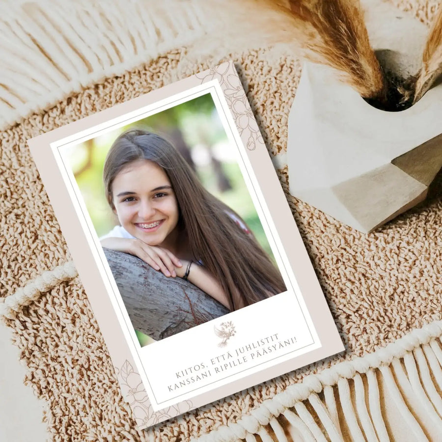 Kiitoskortit omalla kuvalla rippijuhla ja ylioppilasjuhla beige Decopaja