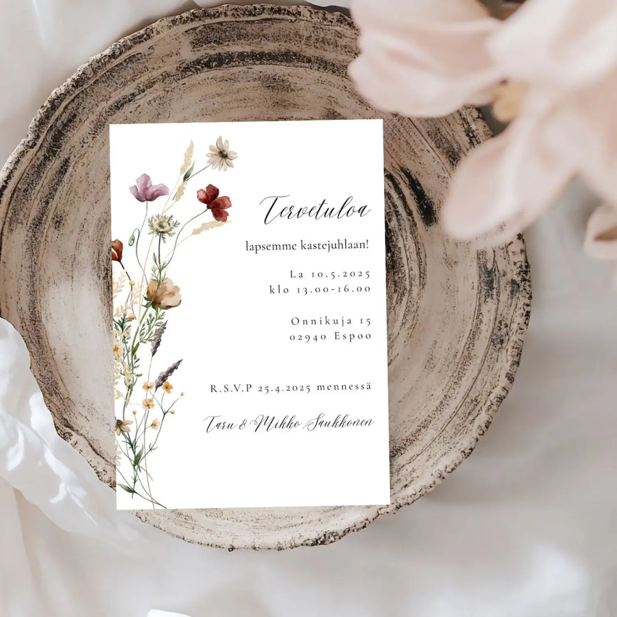 Kutsukortti ristiäisiin kauniita niittykukkia Decopaja