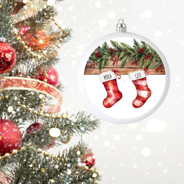Kuusenkoriste tarra omalla nimellä joulusukat Decopaja punaiset