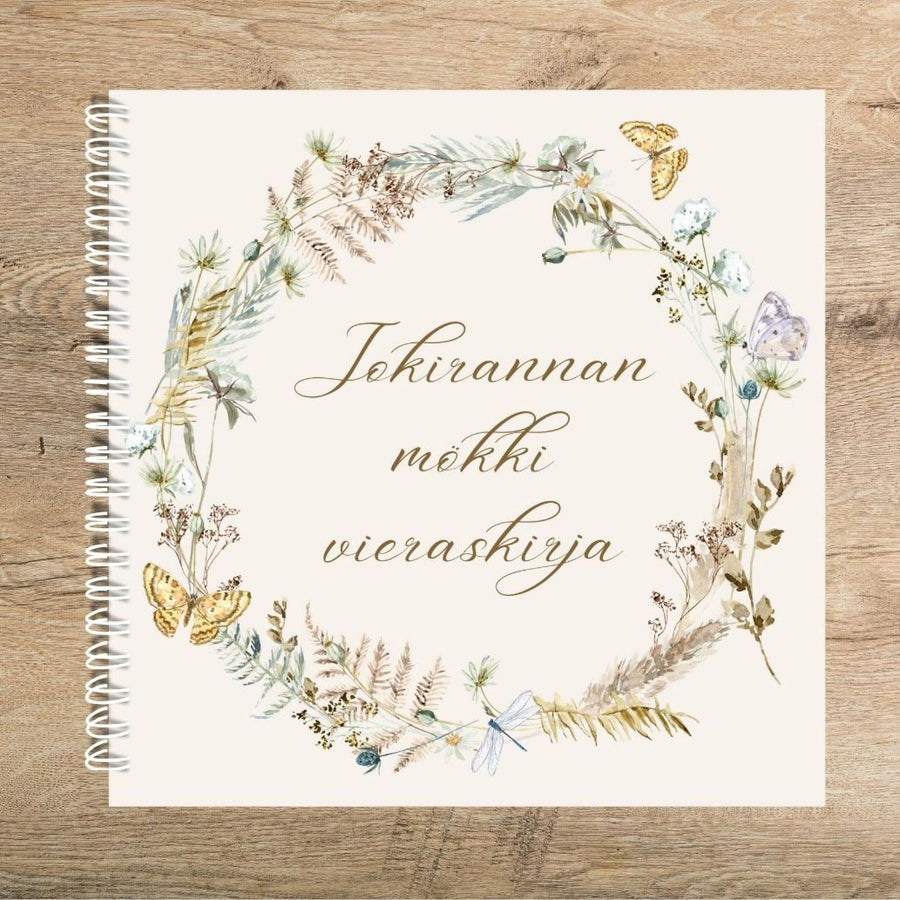 MEIDÄN MÖKIN VIERASKIRJA OMALLA TEKSTILLÄ kukkaseppele Decopaja