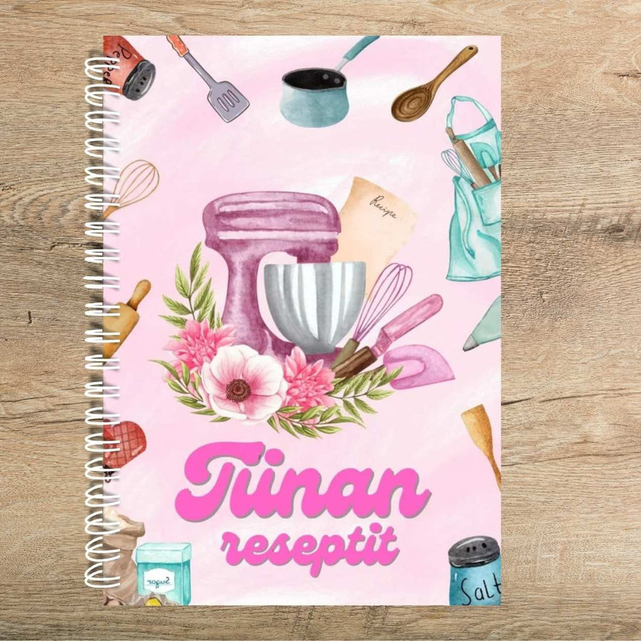 Täytettävä reseptikirja omalla tekstillä pinkki Decopaja
