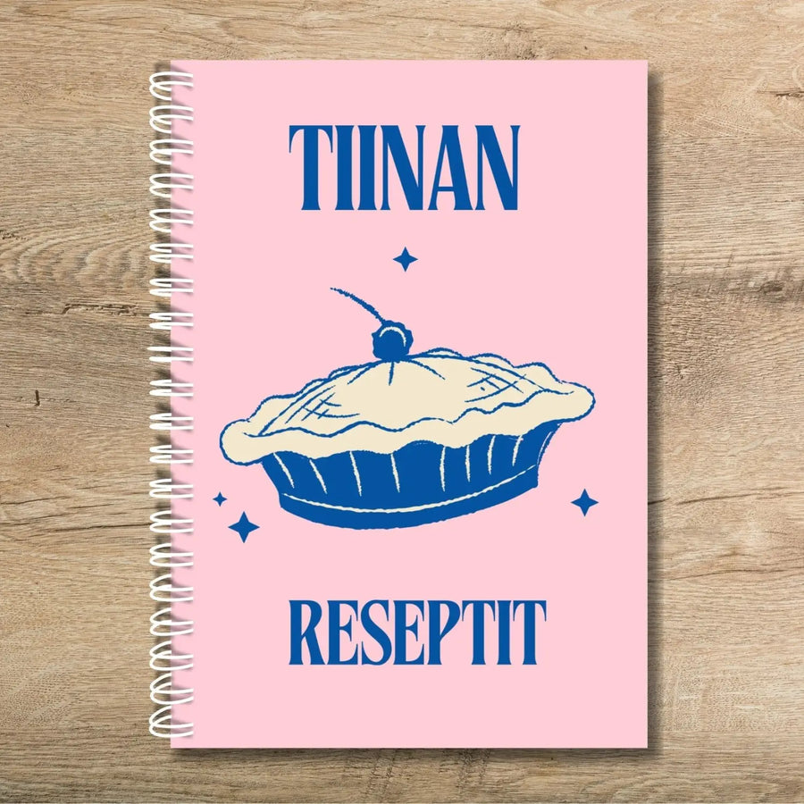 Täytettävä reseptikirja omalla tekstillä retro pinkki Decopaja