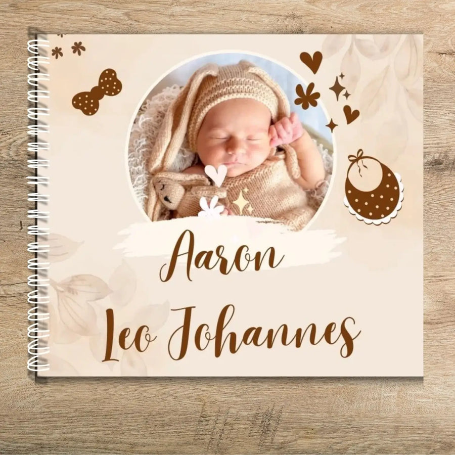 Vauvakirja vieraskirja ristiäisiin omalla kuvalla beige Decopaja
